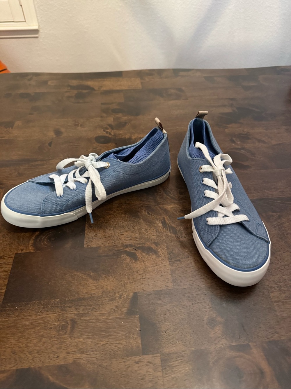 Kenneth Cole Light Blue Canvas Lace-Up Sneakers Size 9.5
